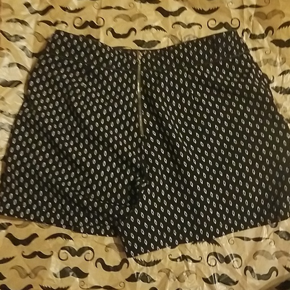 F21 High Waisted Pleated Patterned Dress Shorts XS - Picture 3 of 6